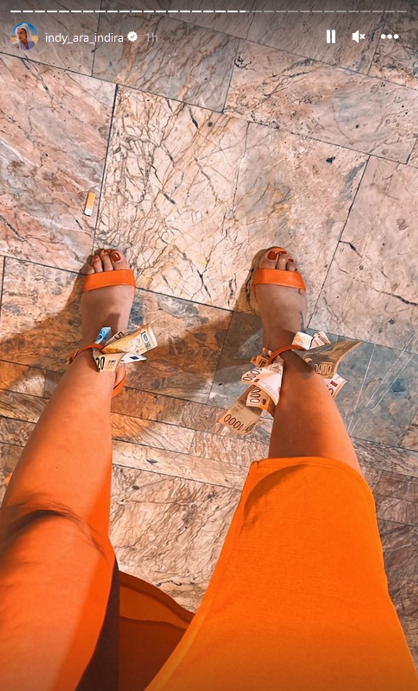 Indi stavljali bakšiš u sandale