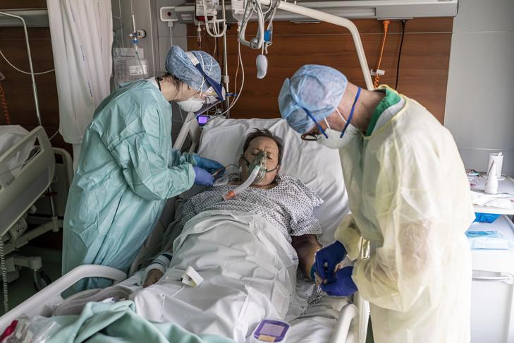 Egy ehhez hasonló lélegeztetőgép komoly kínokat okozott Péternek / Fotó: Getty Images