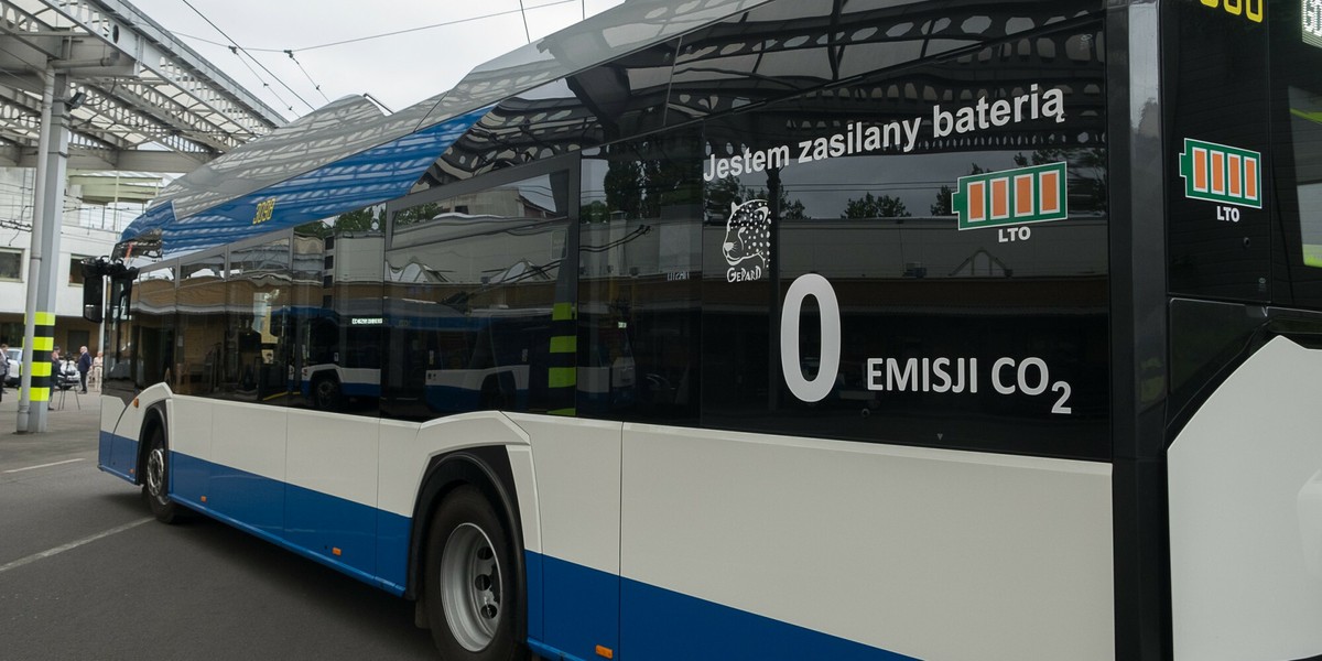 Dodatkowe środki mają trafić m.in. na niskoemisyjny transport.