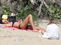 Ciało godne modelki! Marta Kaczyńska w stroju kąpielowym