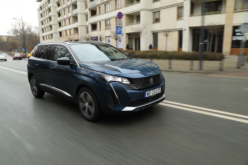 Peugeot 5008 po liftingu to nadal SUV z cechami vana