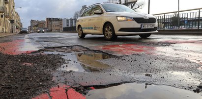 To nie dziury to kratery. W Łodzi na drogach jest tragedia! 