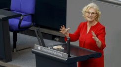 Kontrowersyjny sylwestrowy film niemieckiej minister obrony. Prasa domaga się dymisji Lambrecht