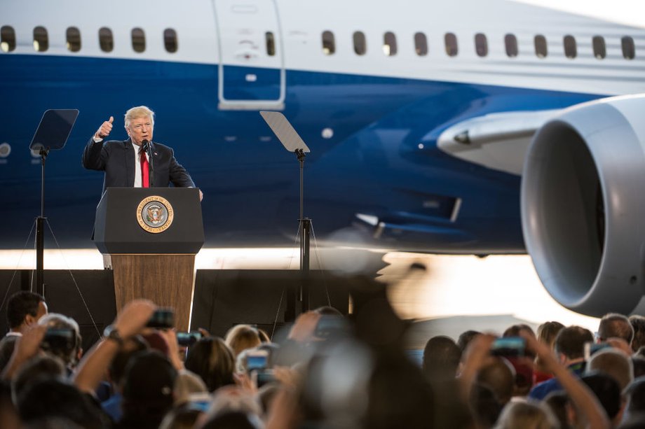 Prezydent Donald Trump wystąpił podczas premiery Boeinga 787-10 Dreamliner w zakładach w North Charleston w lutym 2017 roku