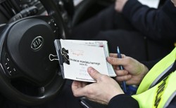 Koniec karania za brak dokumentów? Posłowie PiS chcą zmiany prawa, a ministerstwo już nad tym pracuje