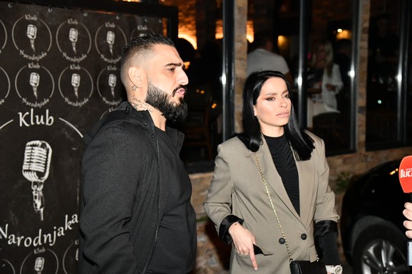 KAĆA LAZIĆ POKAZALA KAKO PROVODI VREME U BRESTAČU Emotivni prizor iz dvorišta raznežio sve: Ovako izgleda dan u njihovoj kući u teškim trenucima