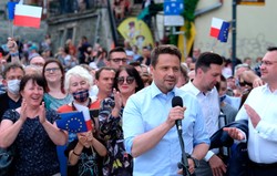 Trzaskowski: Używanie słów "Polska bez kogoś" jest dzieleniem Polaków