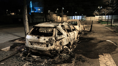 Kolejna noc rozruchów w Lyonie. Spalone samochody i starcia z policją