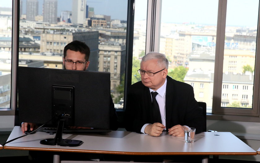 Jarosław Kaczyński na czacie z internautami