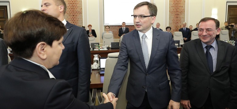 Minister Ziobro z takim samym zaufaniem co wicepremier Szydło. Kto liderem rankingu? SONDAŻ
