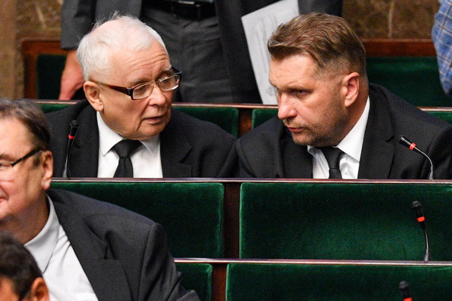 Jarosław Kaczyński i minister edukacji i nauki Przemysław Czarnek w Sejmie