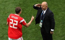 Były trener Legii zameldował Putinowi wykonanie zadania. To był najbardziej jednostronny mecz otwarcia w historii