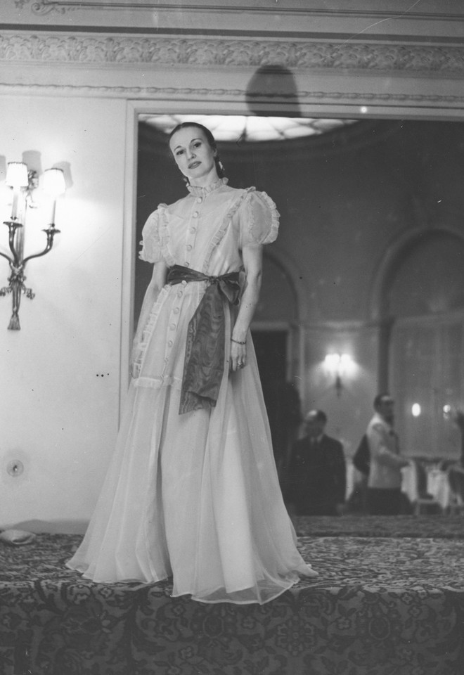 Alicja Halama na Letnim Balu Mody w Hotelu Europejskim w Warszawie (1939)