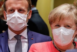 Kanclerz Niemiec Angela Merkel i prezydent Francji Emmanuel Macron podczas pierwszego bezpośredniego szczytu UE od czasu wybuchu epidemii koronawirusa, Bruksela, 17 lipca 2020 r.