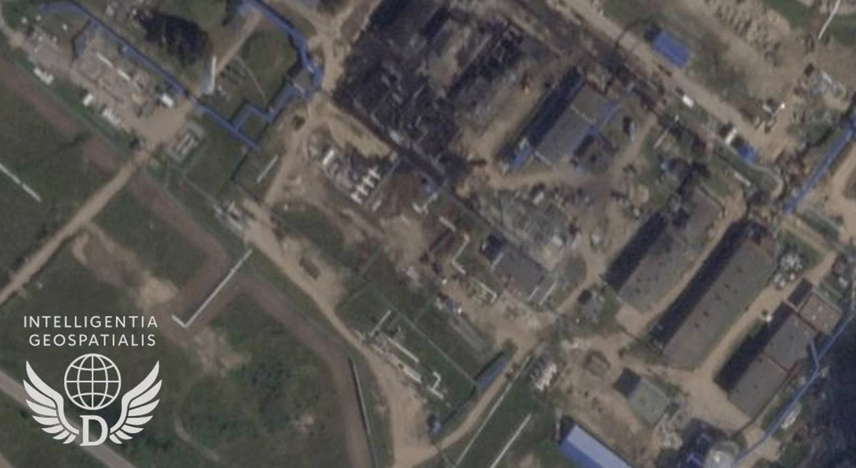 Zdjęcia satelitarne pokazujące zniszczenia po atakach ukraińskich dronów na infrastrukturę ropociągu Przyjażń.