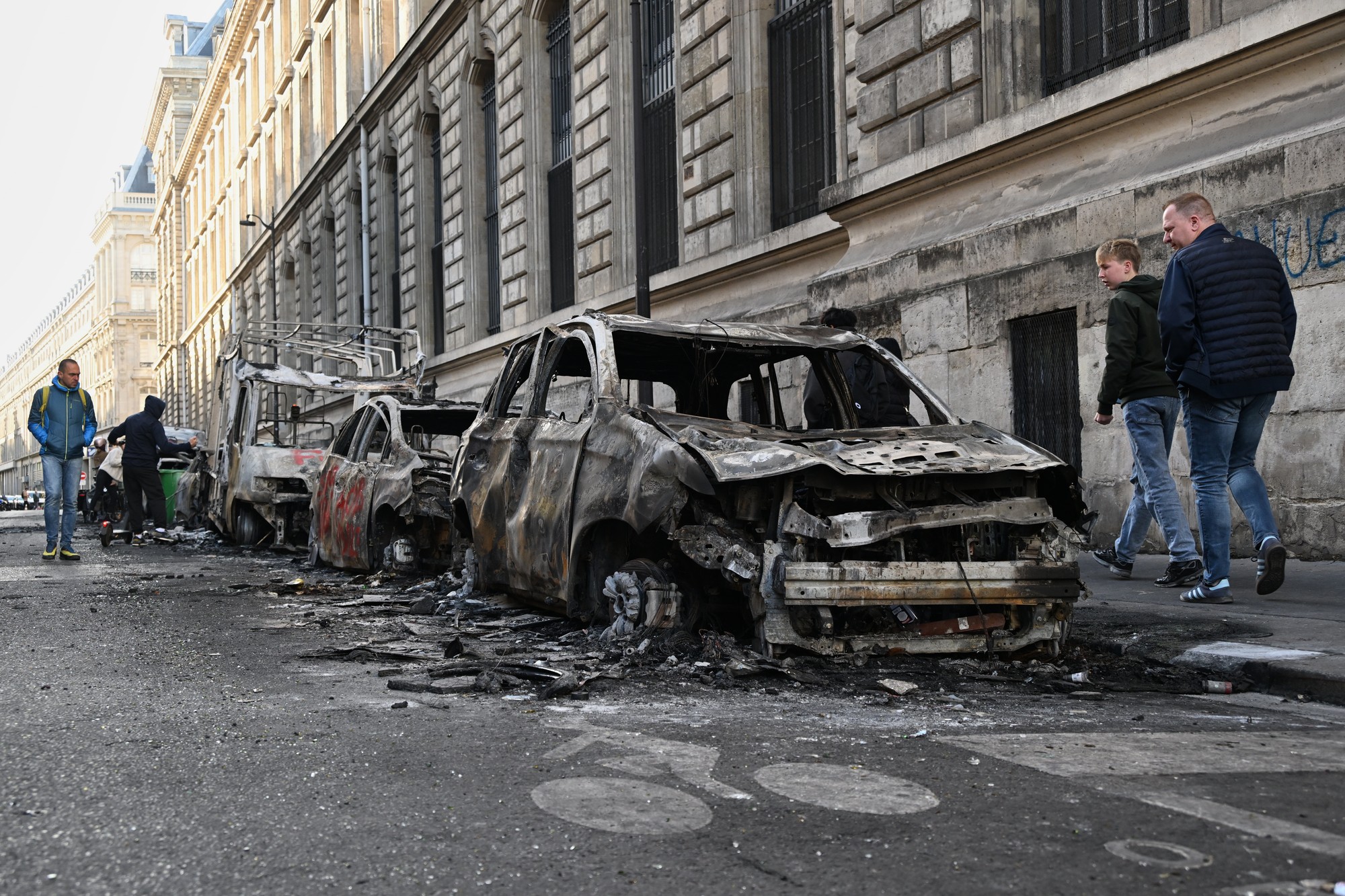 Protesty vo Francúzsku sprevádzali násilnosti a požiare. 