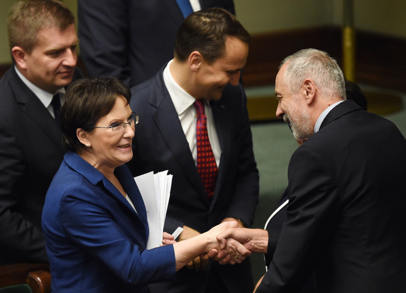 Ewa Kopacz i Rafał Grupiński po głosowaniu nad wotum zaufania dla rządu. Fot. PAP/Radek Pietruszka