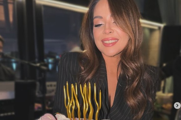 "ZAŠTO SE MENI OVO DEŠAVA?" Evo šta je našu pevačicu zadesilo 10 godina nakon razvoda - sad objavila emotivnu ispovest: "Živeli za sagrađene mostove i srušene zidove"