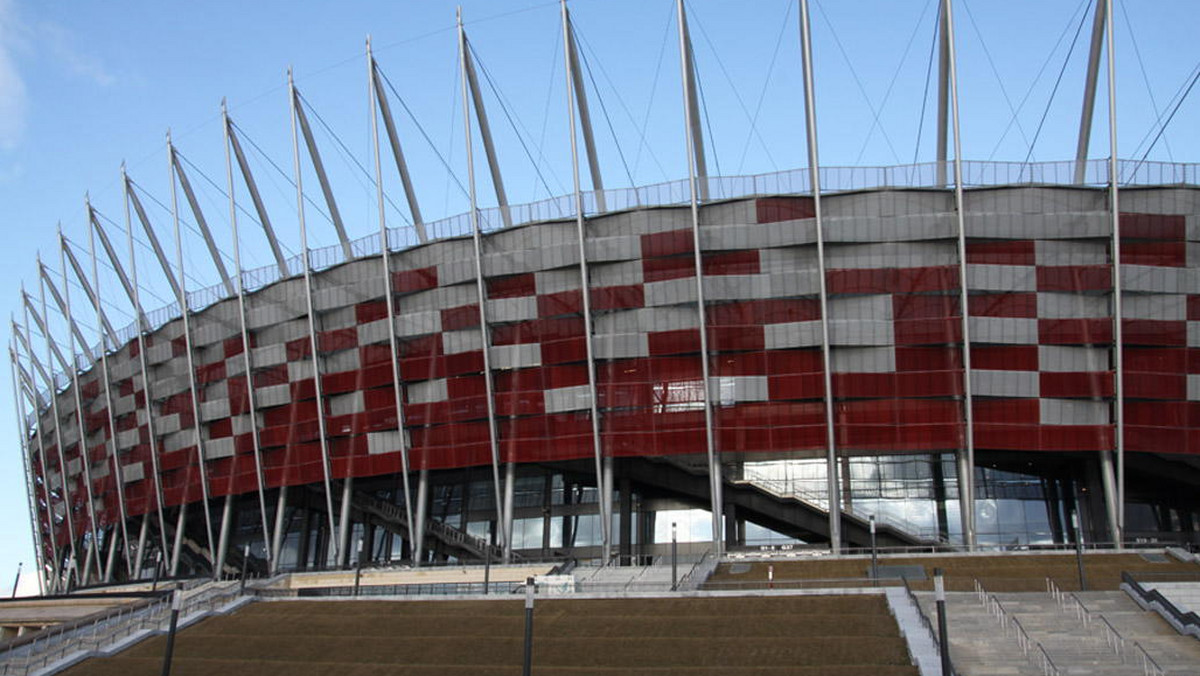 PL 2012+, spółka zarządzająca Stadionem Narodowym w Warszawie, planuje wyjście na rynek z ofertą sprzedaży praw do nazwy areny w II poł. 2013, poinformowała agencję ISBnews menedżer ds. komunikacji Joanna Janowicz Strzyżewska. Biedronka nie planuje starać się zostanie sponsorem tytularnym stołecznej areny.