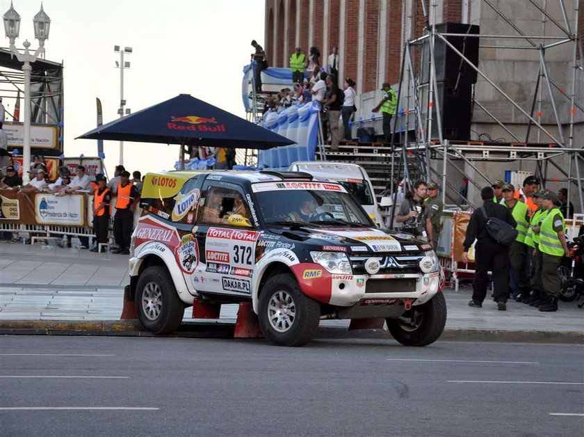 Adam Małysz z pilotem Rafałem Martonem mają za sobą pierwszy etap Rajdu Dakar