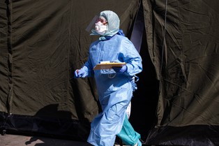 "Diabeł już tu jest". Kalifornijski szczep koronawirusa opanuje wkrótce Kalifornię