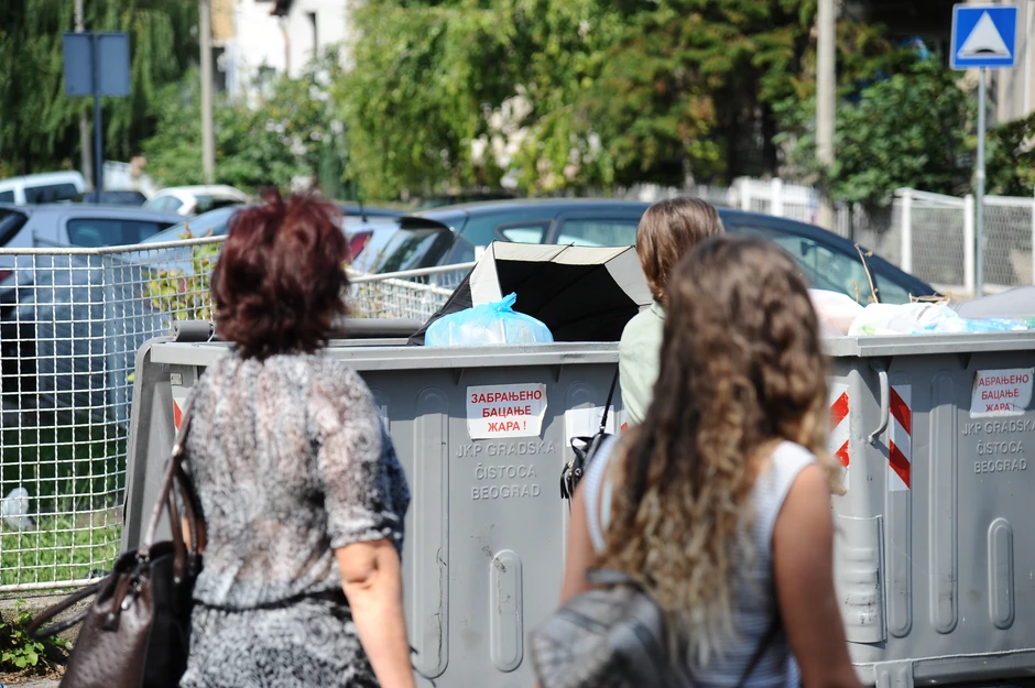 Beba ostavljena u kontejneru u Žarkovu