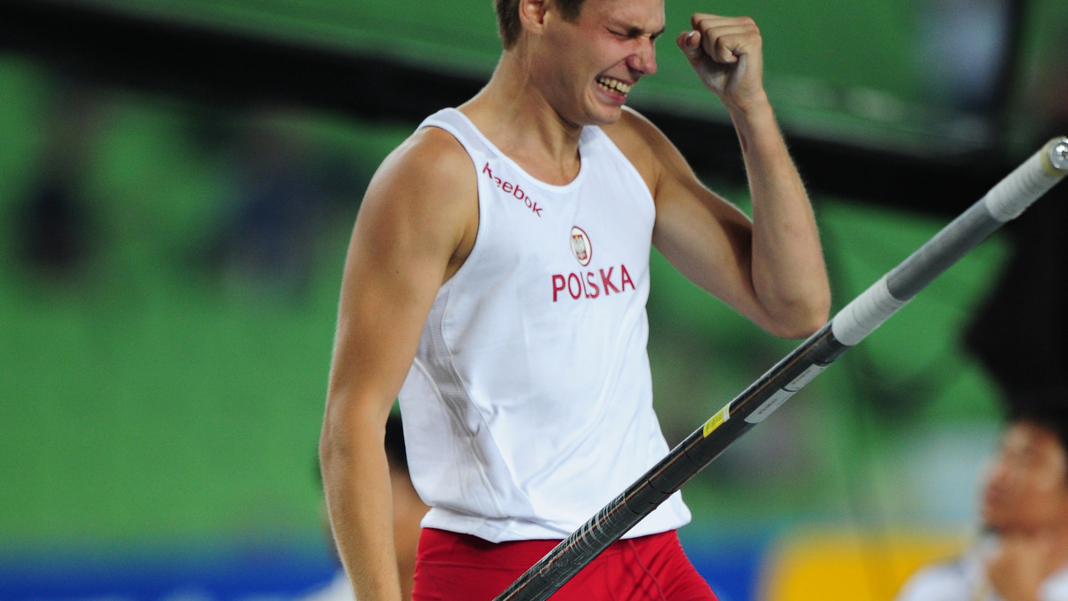 Paweł Wojciechowski, mistrz świata z Daegu w skoku o tyczce, nie zaliczył żądnej wysokości w eliminacjach i nie zobaczymy go w olimpijskim finale w Londynie. Znacznie więcej powodów do radości miał Łukasz Michalski, który przed rokiem był czwarty. On powalczy o medale na Stadionie Olimpijskim.