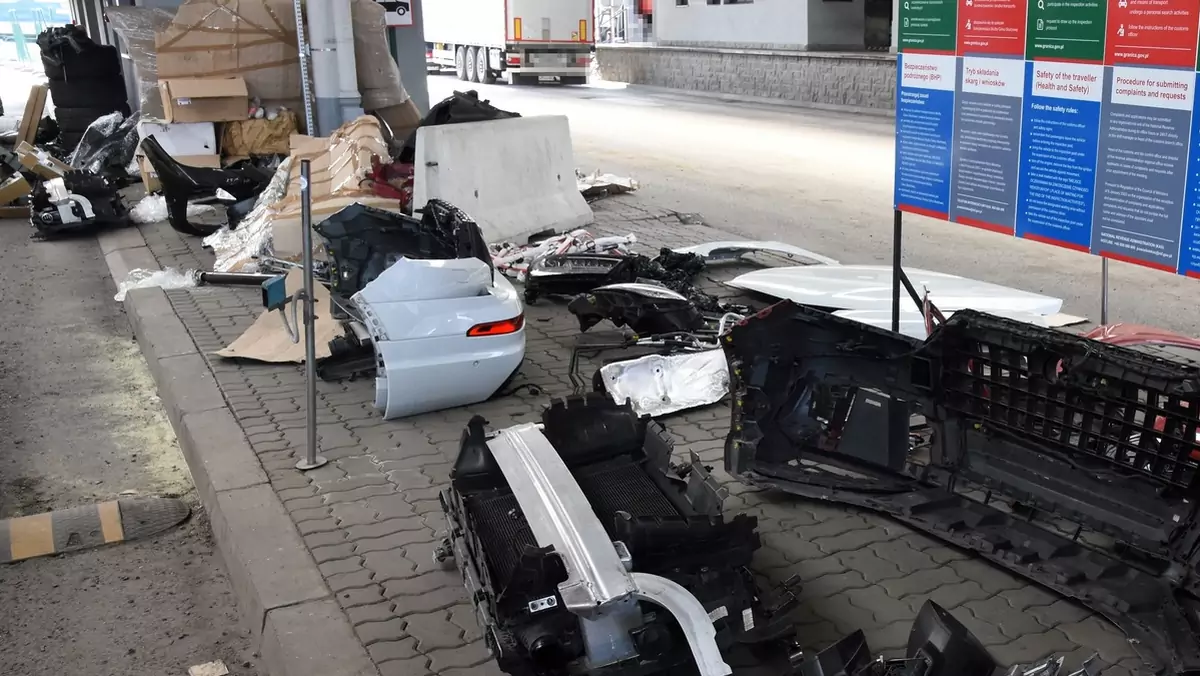 Straż graniczna odzyskała części z dwóch Audi Q7 skradzionych w Niemczech