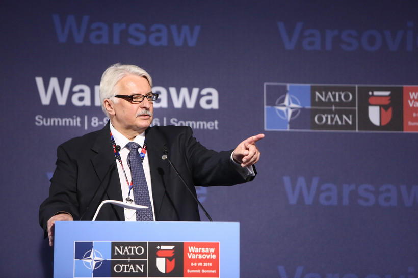 Minister spraw zagranicznych Witold Waszczykowski podczas konferencji prasowej na stadionie PGE Narodowy.