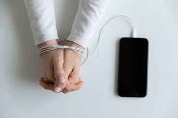 social media függőség, fiatalok, amerikai per