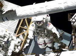 Endeavour odcumował od ISS i wraca na Ziemię