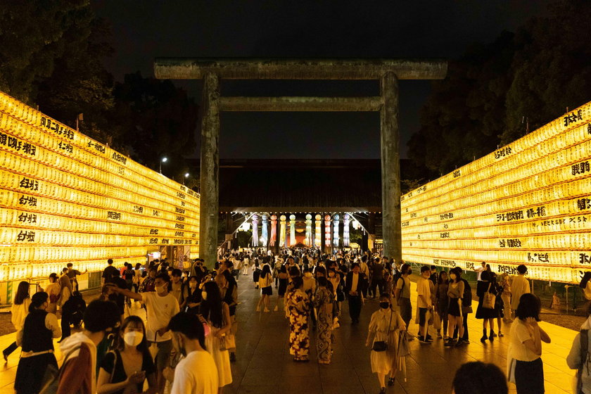 O-bon, czyli Festiwal Lampionów w Japonii.