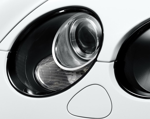 Pod maską continentala supersports pracuje motor W12 poganiany biturbo, który może spalać zarówno zwykłą benzynę jak i bioetanol - 630 KM i daje kierowcy 800 Nm