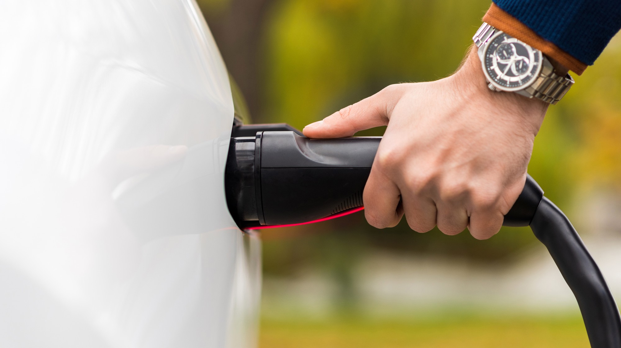 Nabíjanie plug-in hybridného vozidla v sídle spoločnosti je strategickým prvkom pre znižovanie prevádzkových výdavkov. 