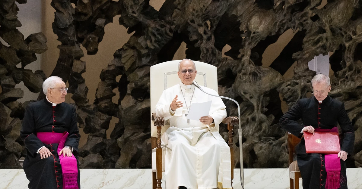 Leon XIV dostał szalik Aarhus GF. Politycy poprosili papieża o błogosławieństwo dla piłkarzy