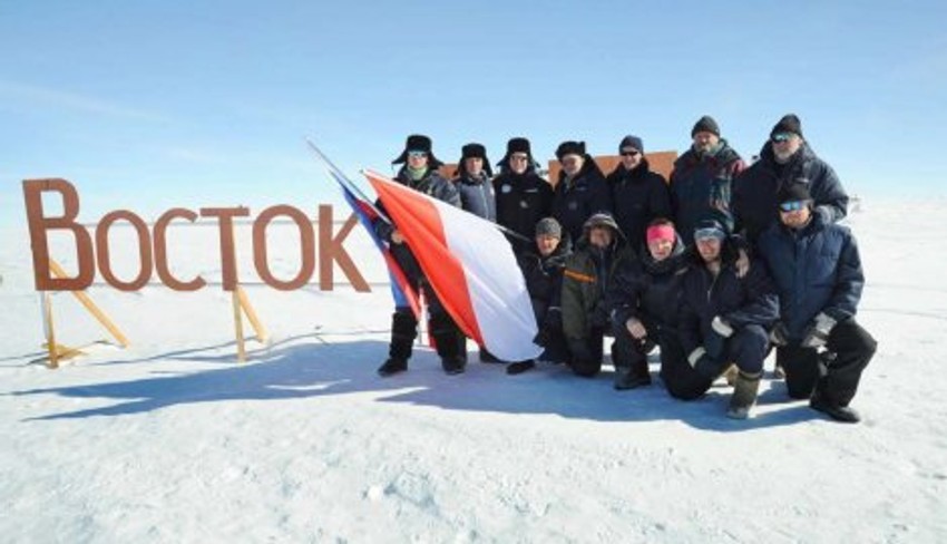 Ruski naučni tim u istraživačkoj stanici na zeleđenoj površini jezer Vostok