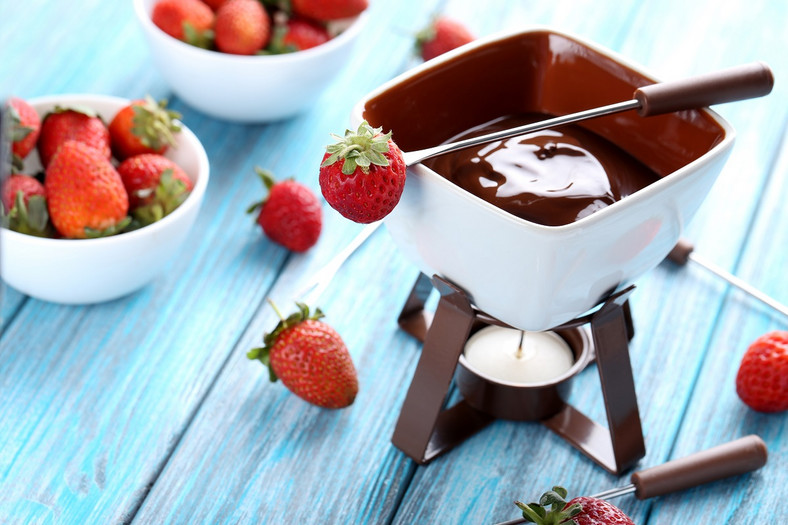 Fondue czekoladowe / shutterstock 