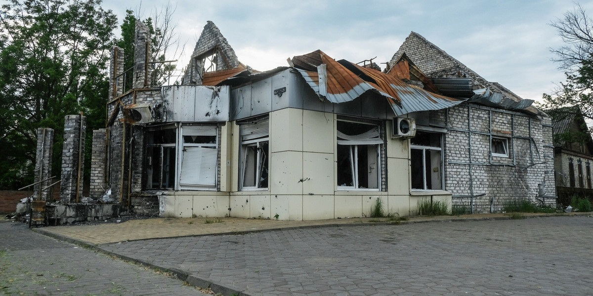 Zniszczony dom we wschodniej Ukrainie.