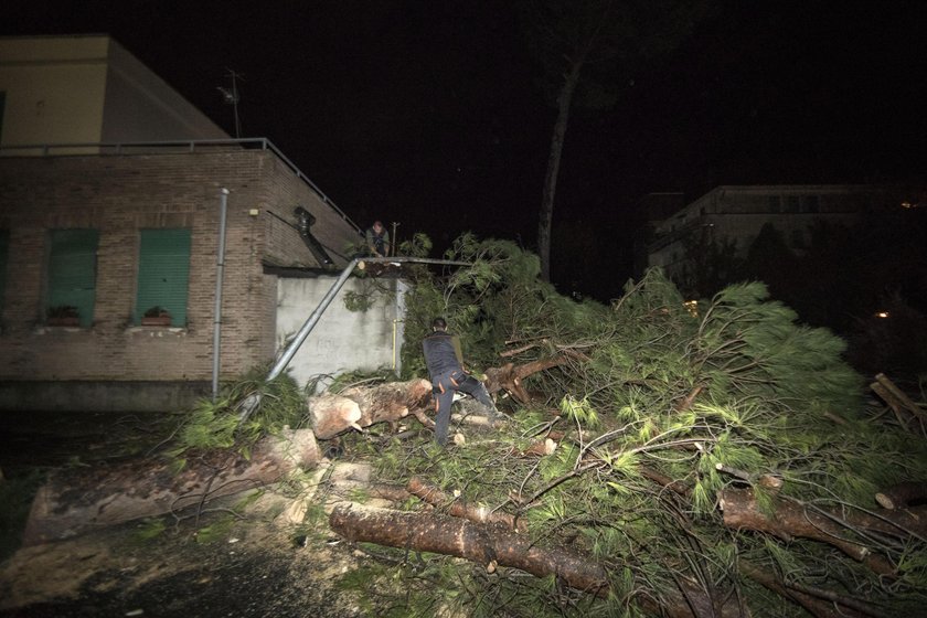 Ponad 100 domów i mieszkań jest uszkodzonych