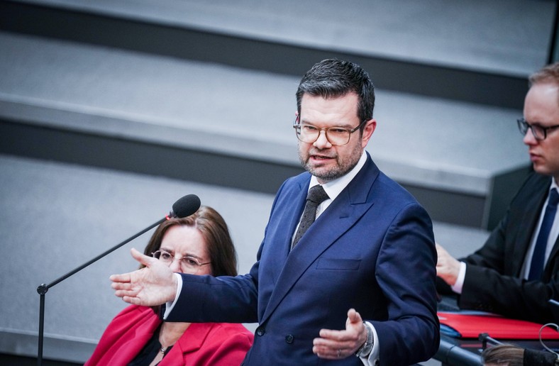 Minister sprawiedliwości Marco Buschmann podczas sesji Bundestagu, Berlin, Niemcy, 26 kwietnia 2023 r.