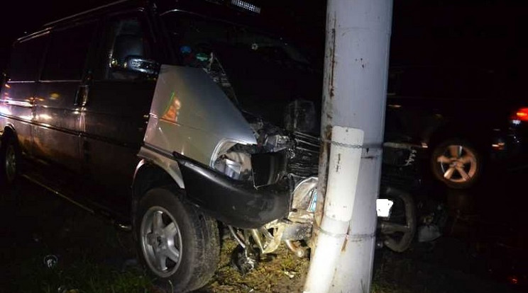 Egy járműszerelvény okozott balesetet / Fotó: police.hu