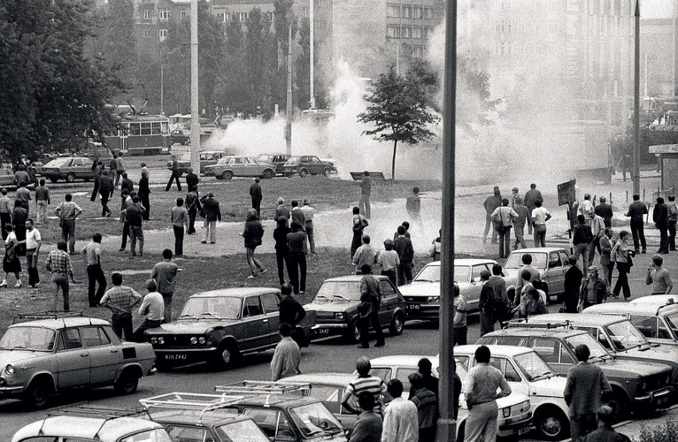 'Warszawa lata 80.' - wydawnictwo BOSZ i Narodowe Archiwum Cyfrowe