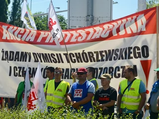 Związkowcy z JSW pod siedzibą PiS w Warszawie. 24 czerwca 2019 r.