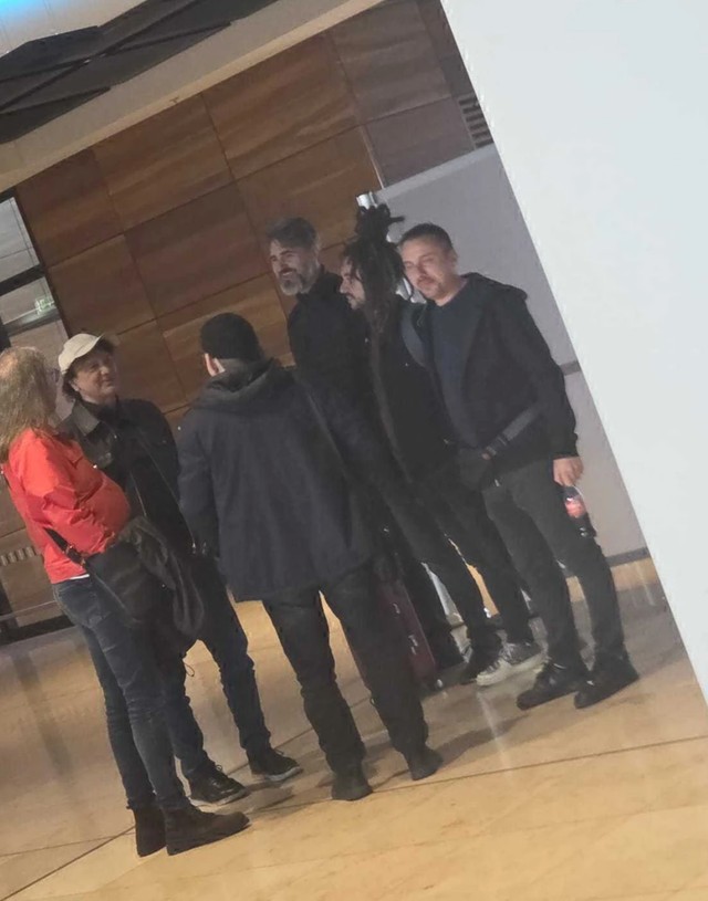 Zdravko Čolić na aerodromu, paparaco