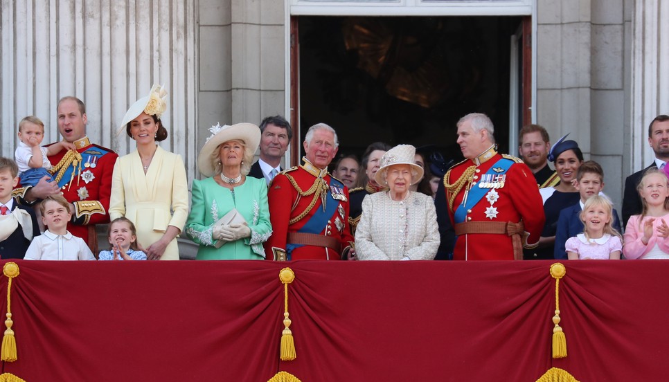 Idén is tele lesz a Buckingham-palota erkélye a királyi családtagokkal, de Harry herceg és Meghan Markle biztosan nem lesznek ott