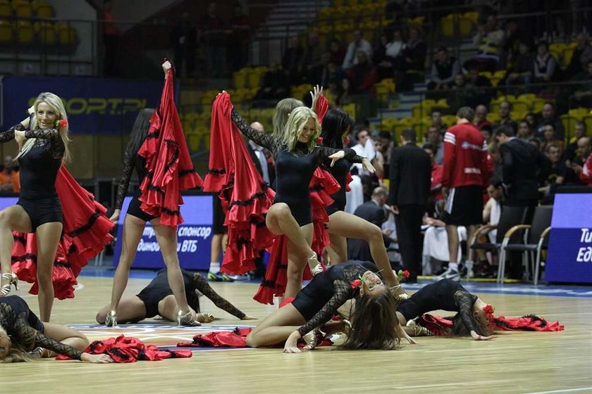 Ależ oni mają boskie cheerleaderki!