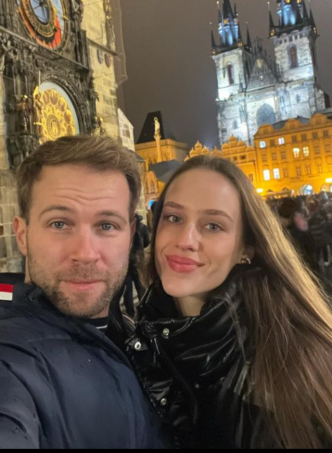 Tomáš Bezdeda so snúbenicou Ivanou. 