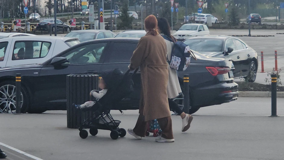 Verica Šerifović sa unukom na aerodromu