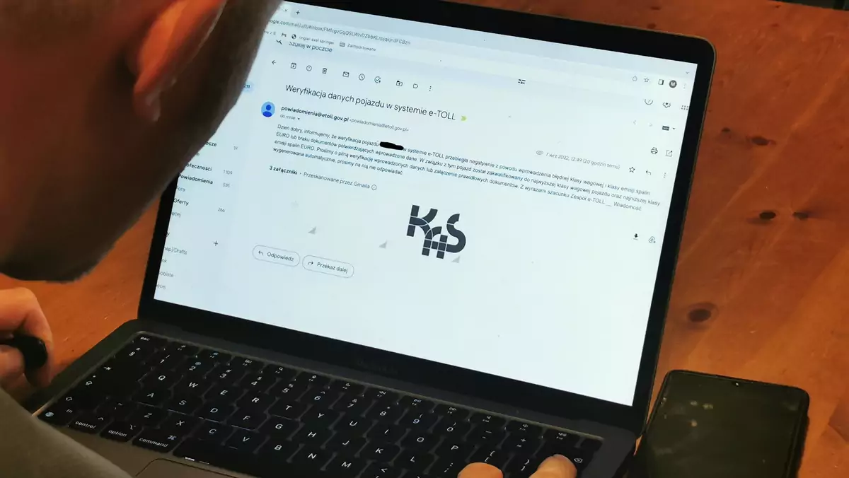 Urzędowych e-maili z systemu e-Toll właściciele aut nie powinni ignorować. Konsekwencje mogą być poważne
