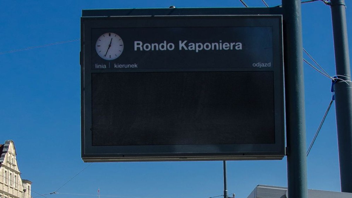 W Poznaniu o poranku panuje istny chaos komunikacyjny. System ITS zarządzający sygnalizacją świetlną, kursowaniem autobusów i tramwai nie działa. Do awarii doszło wczoraj wieczorem, ale pracująca całą noc ekipa Siemens nie naprawiła usterki.